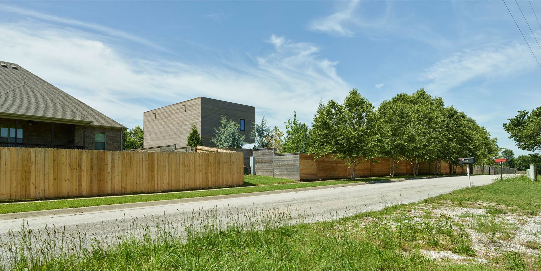 An Elegant Contemporary Pool House with Room to Sleep Six People in Springdale by Marlon Blackwell Architect (7)