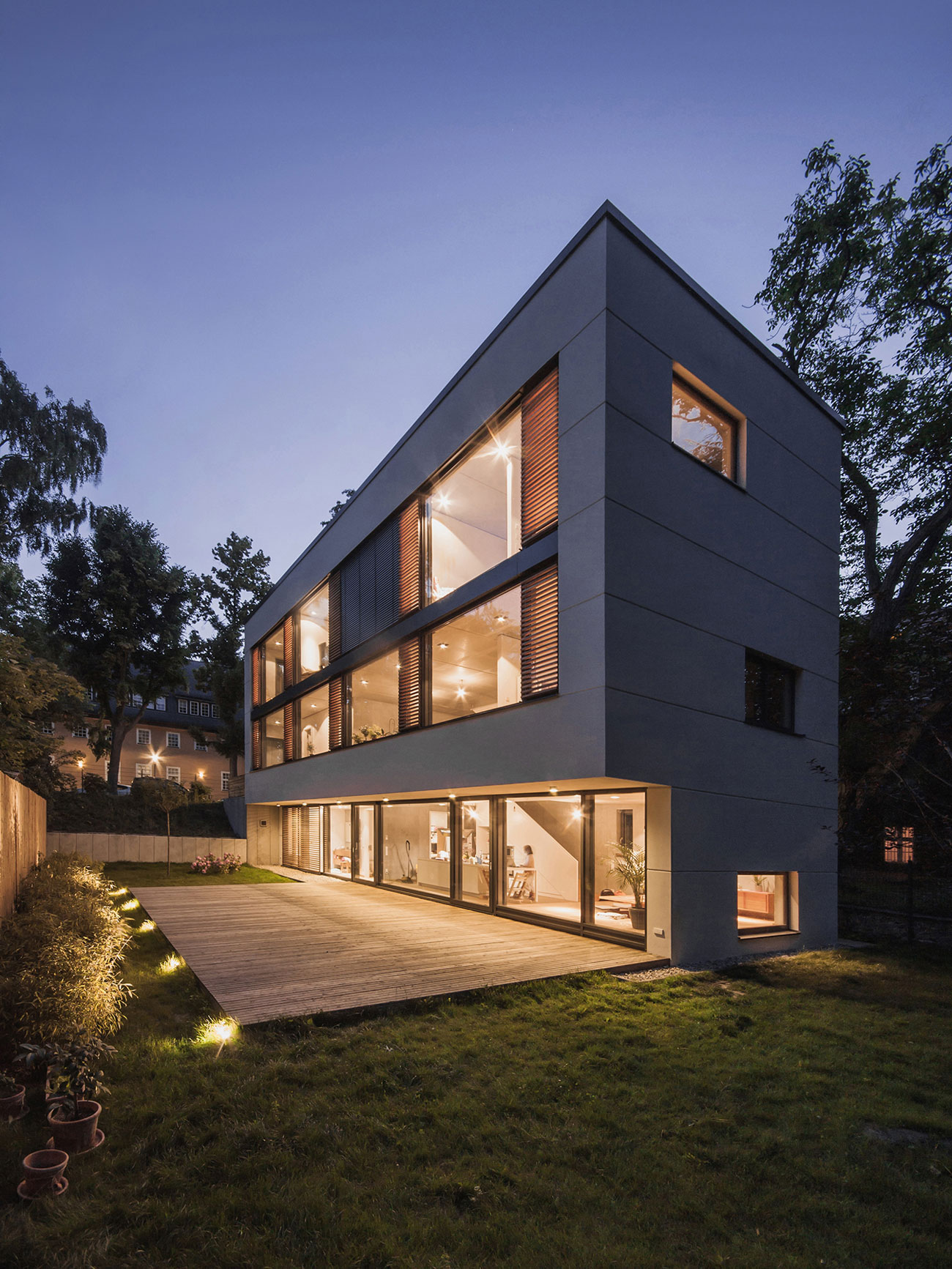 An Elegant Modern Detached House for a Young Family in Wilmersdorf by Peter Ruge Architekten (12)