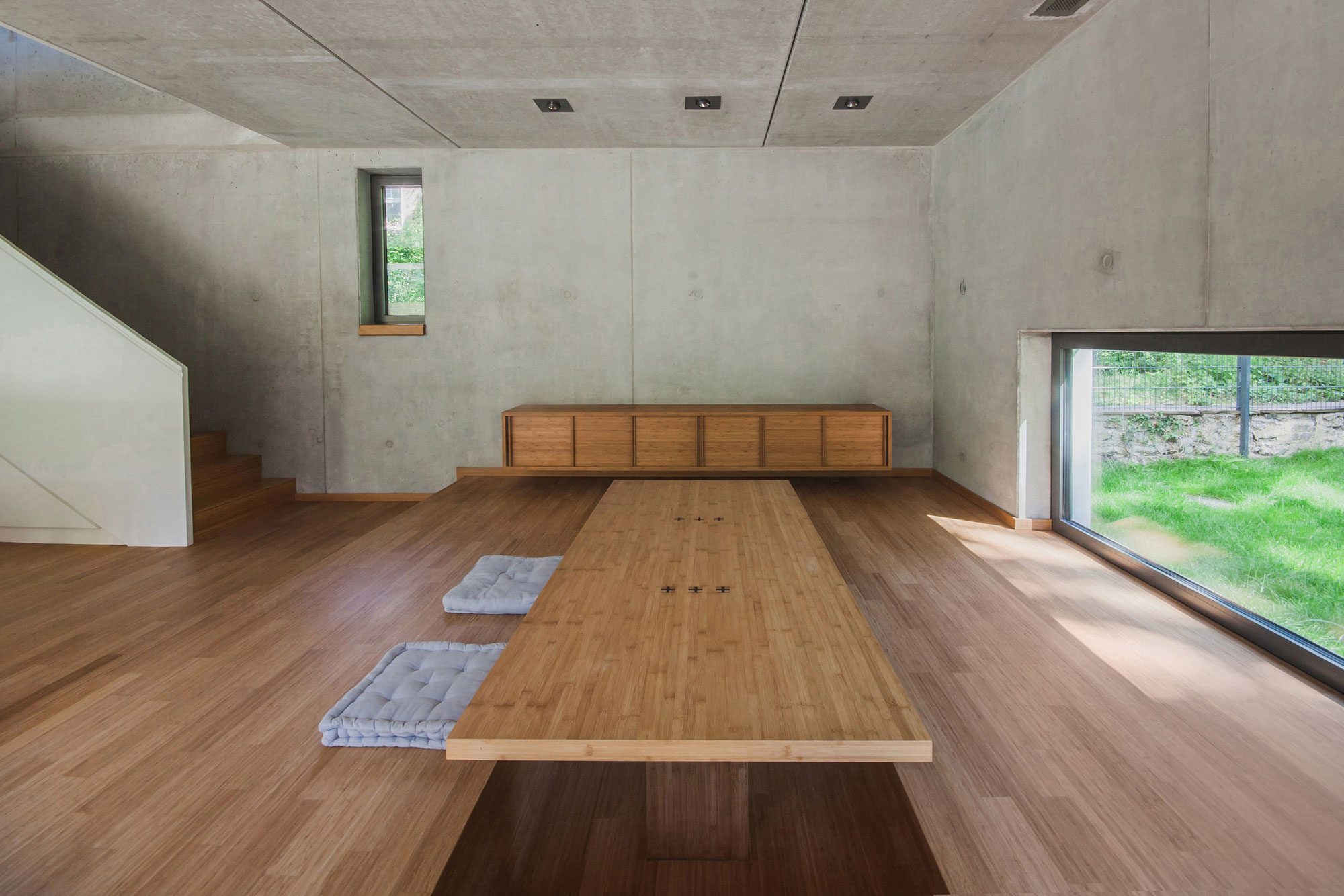 An Elegant Modern Detached House for a Young Family in Wilmersdorf by Peter Ruge Architekten (7)