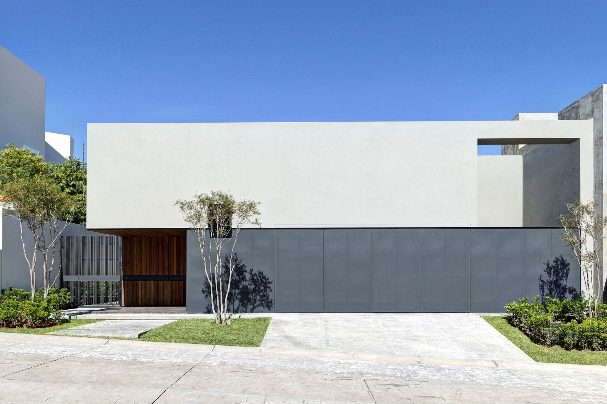 An Elegant Home with Design Focused on Concrete, Wood and Stone Elements in Zapopan, Mexico by Elías Rizo Arquitectos (1)
