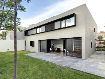 An Elegant Home with Design Focused on Concrete, Wood and Stone Elements in Zapopan, Mexico by Elías Rizo Arquitectos (10)