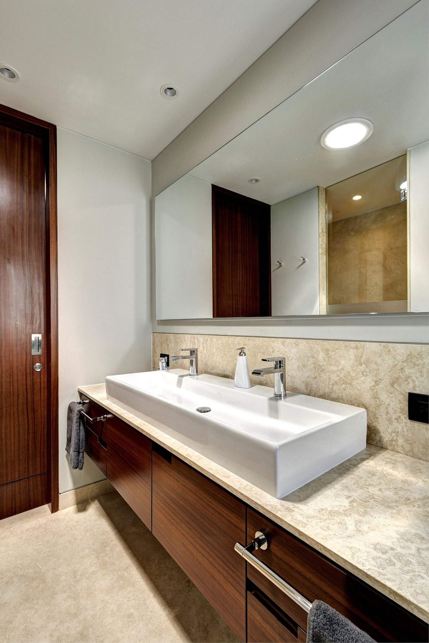 An Elegant Home with Design Focused on Concrete, Wood and Stone Elements in Zapopan, Mexico by Elías Rizo Arquitectos (14)