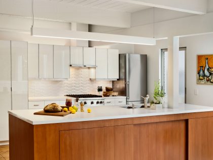 An Elegant Mid-Century Home with Luminous Interiors in Carmel by Studio Schicketanz (10)