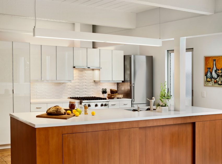 An Elegant Mid-Century Home with Luminous Interiors in Carmel by Studio Schicketanz (10)