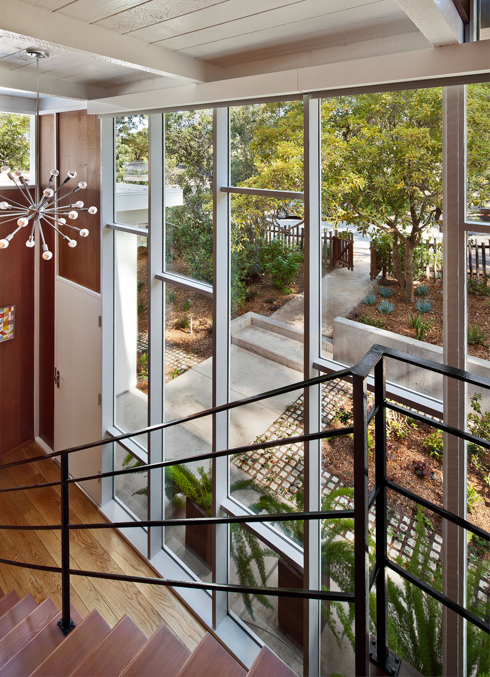 An Elegant Mid-Century Home with Luminous Interiors in Carmel by Studio Schicketanz (12)