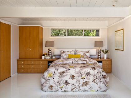 An Elegant Mid-Century Home with Luminous Interiors in Carmel by Studio Schicketanz (13)