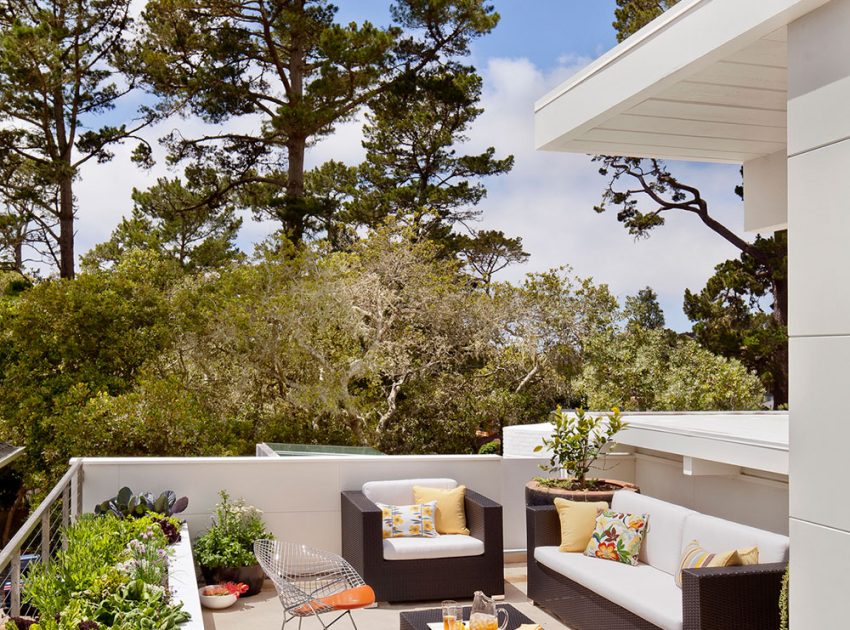 An Elegant Mid-Century Home with Luminous Interiors in Carmel by Studio Schicketanz (5)