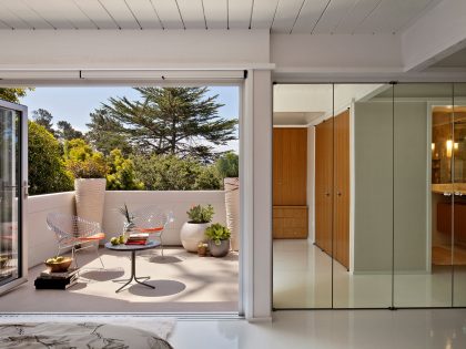 An Elegant Mid-Century Home with Luminous Interiors in Carmel by Studio Schicketanz (7)