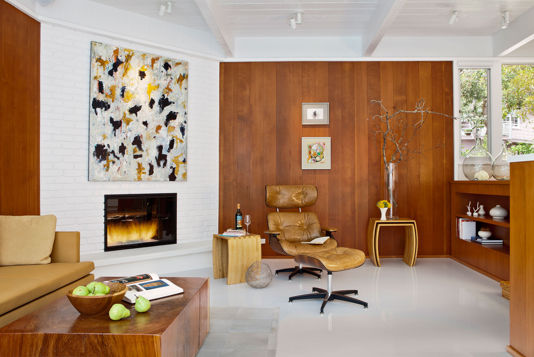 An Elegant Mid-Century Home with Luminous Interiors in Carmel by Studio Schicketanz (9)