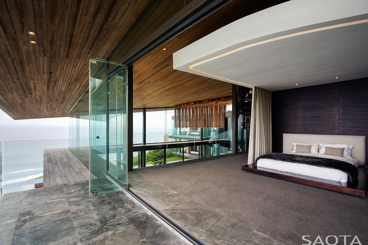 An Elegant Modern Cliff House with Breathtaking Sea Views in Knysna, South Africa by SAOTA and Antoni Associates (11)