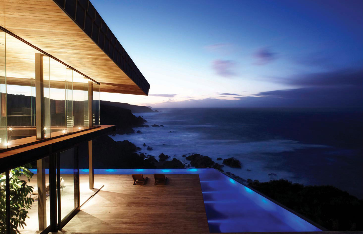An Elegant Modern Cliff House with Breathtaking Sea Views in Knysna, South Africa by SAOTA and Antoni Associates (15)