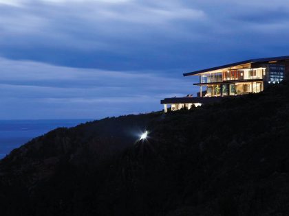An Elegant Modern Cliff House with Breathtaking Sea Views in Knysna, South Africa by SAOTA and Antoni Associates (16)