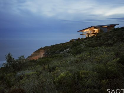 An Elegant Modern Cliff House with Breathtaking Sea Views in Knysna, South Africa by SAOTA and Antoni Associates (17)