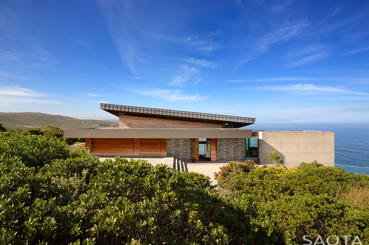 An Elegant Modern Cliff House with Breathtaking Sea Views in Knysna, South Africa by SAOTA and Antoni Associates (2)