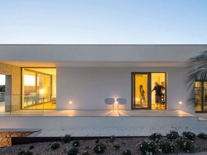 An Elegant Modern Countryside Home with Warm and Natural Atmosphere in Lagos, Portugal by Mario Martins Atelier (16)