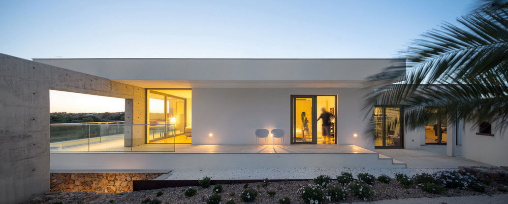 An Elegant Modern Countryside Home with Warm and Natural Atmosphere in Lagos, Portugal by Mario Martins Atelier (16)