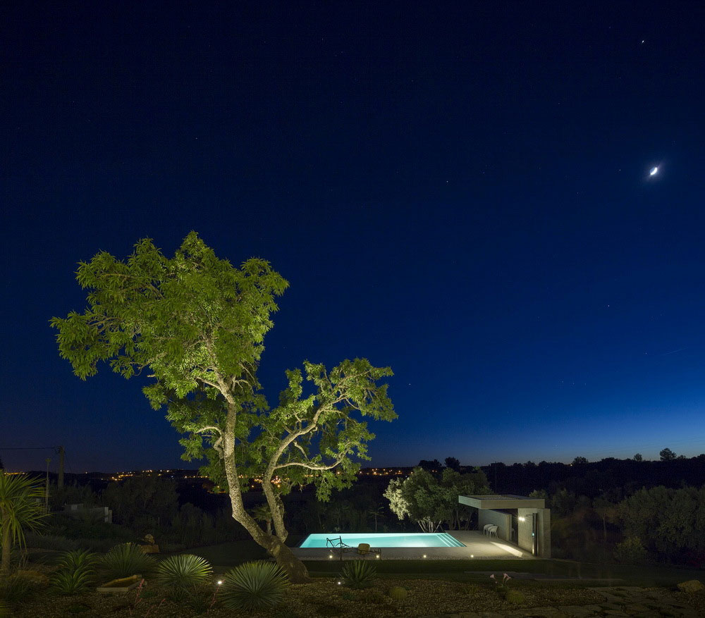 An Elegant Modern Countryside Home with Warm and Natural Atmosphere in Lagos, Portugal by Mario Martins Atelier (18)
