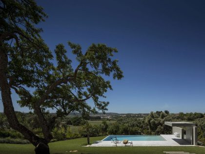 An Elegant Modern Countryside Home with Warm and Natural Atmosphere in Lagos, Portugal by Mario Martins Atelier (5)