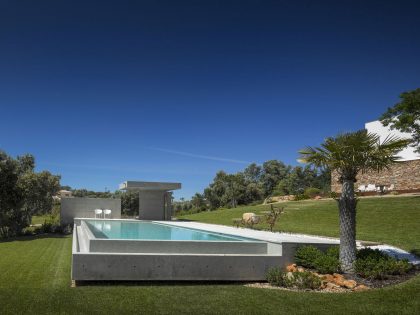 An Elegant Modern Countryside Home with Warm and Natural Atmosphere in Lagos, Portugal by Mario Martins Atelier (6)