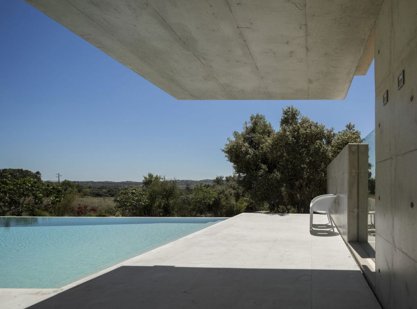 An Elegant Modern Countryside Home with Warm and Natural Atmosphere in Lagos, Portugal by Mario Martins Atelier (9)