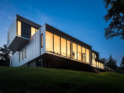 An Elegant Modern Family House Composed of Three Volumetric Elements in McLean by Höweler + Yoon Architecture (15)