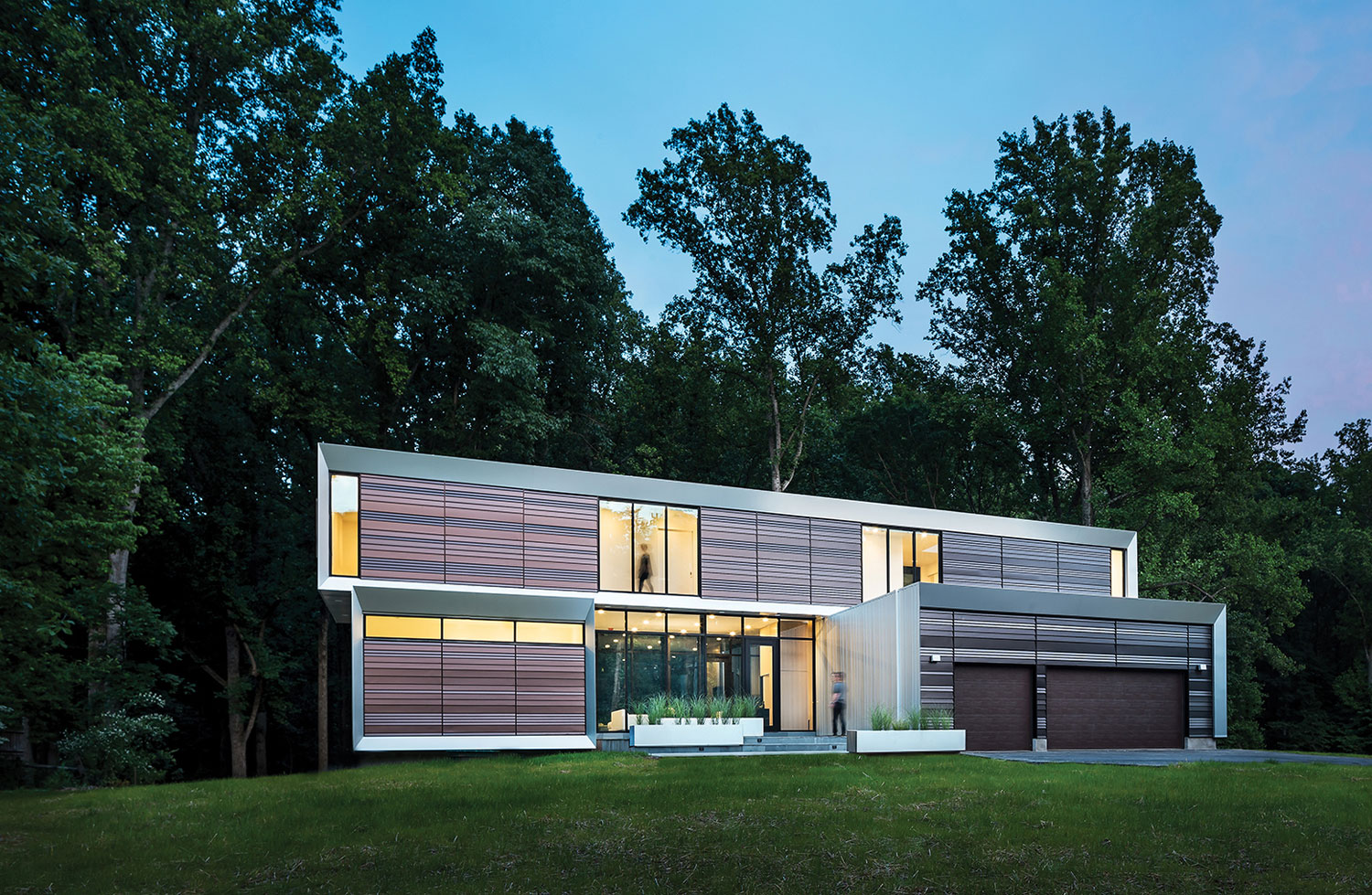 An Elegant Modern Family House Composed of Three Volumetric Elements in McLean by Höweler + Yoon Architecture (16)