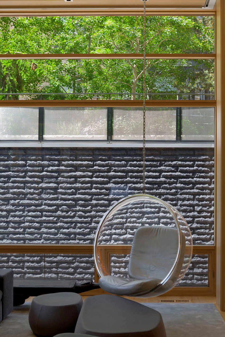 An Elegant Modern Home Integrated within a Scenic Landscape in Chicago by Dirk Denison Architects (22)