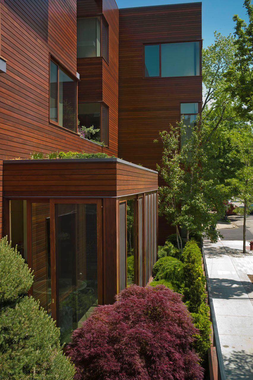 An Elegant Modern Home Integrated within a Scenic Landscape in Chicago by Dirk Denison Architects (5)