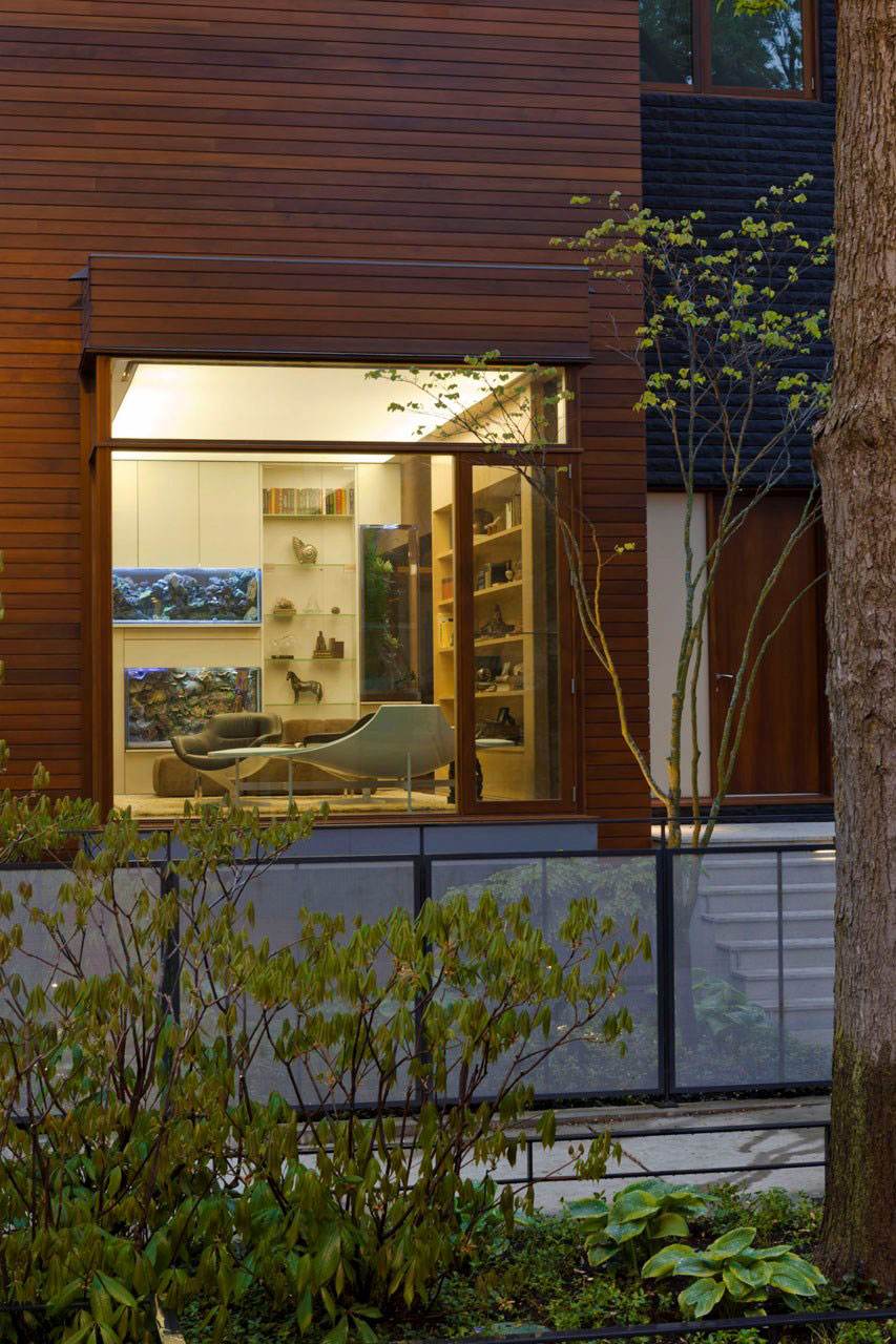 An Elegant Modern Home Integrated within a Scenic Landscape in Chicago by Dirk Denison Architects (8)