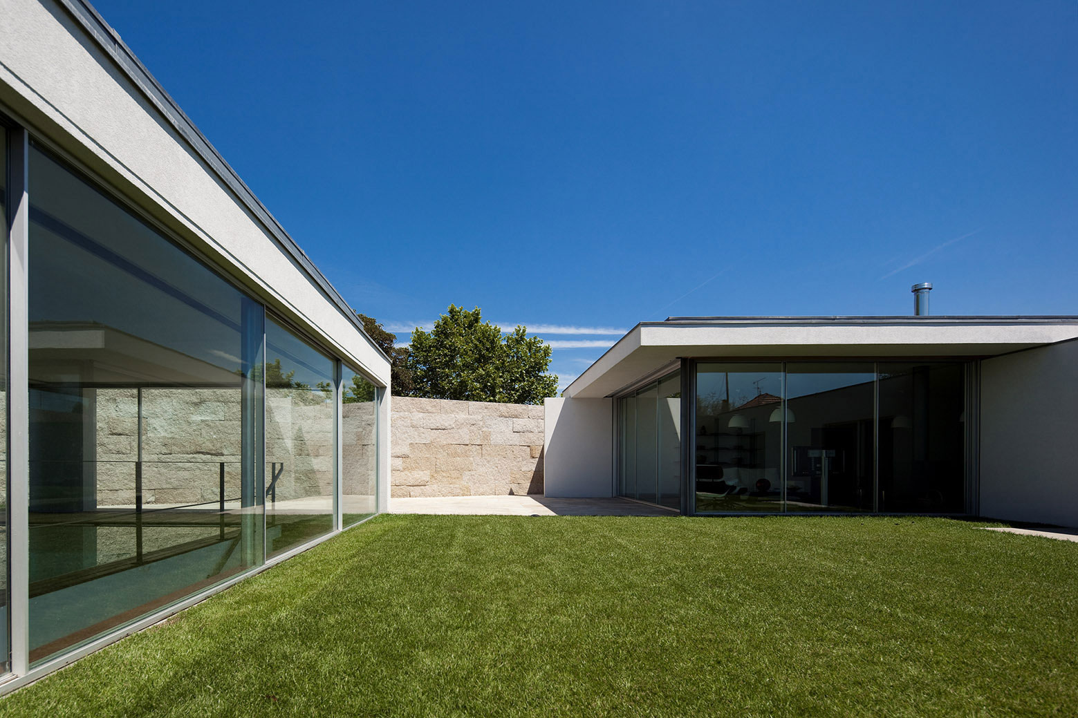 An Elegant Modern House with Courtyards and Pool Flanked by Stone Walls in Porto, Portugal by Sérgio Koch (1)