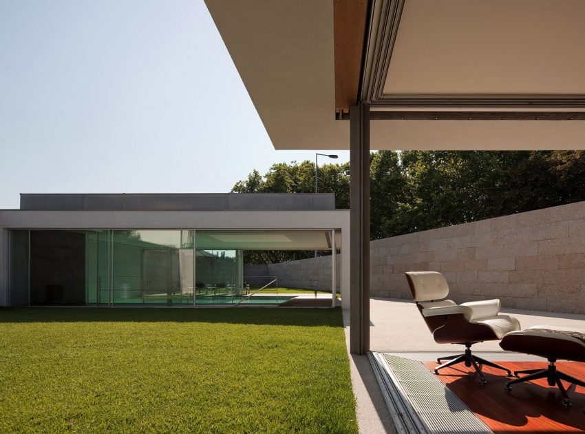 An Elegant Modern House with Courtyards and Pool Flanked by Stone Walls in Porto, Portugal by Sérgio Koch (5)