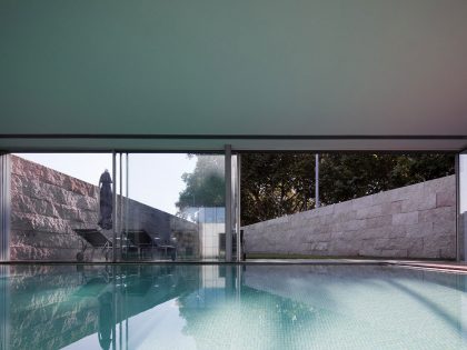 An Elegant Modern House with Courtyards and Pool Flanked by Stone Walls in Porto, Portugal by Sérgio Koch (8)