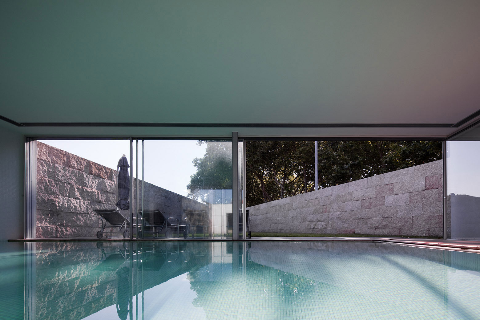 An Elegant Modern House with Courtyards and Pool Flanked by Stone Walls in Porto, Portugal by Sérgio Koch (8)