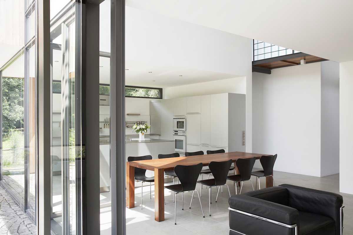 An Elegant Modern House with Open Spaces and Wall Openings in Hagen, Germany by Zamel Krug Architekten (11)