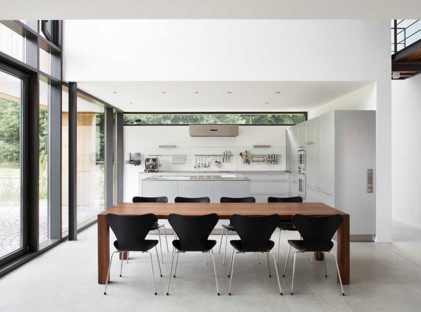 An Elegant Modern House with Open Spaces and Wall Openings in Hagen, Germany by Zamel Krug Architekten (12)