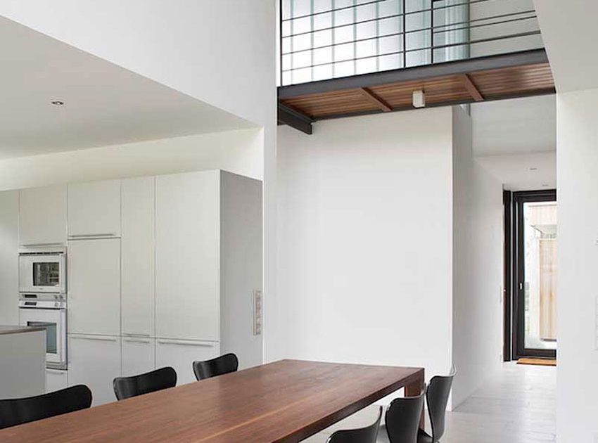An Elegant Modern House with Open Spaces and Wall Openings in Hagen, Germany by Zamel Krug Architekten (13)