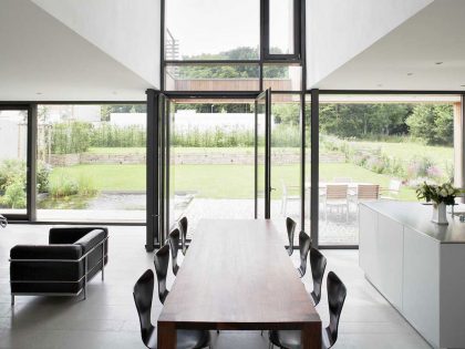 An Elegant Modern House with Open Spaces and Wall Openings in Hagen, Germany by Zamel Krug Architekten (14)