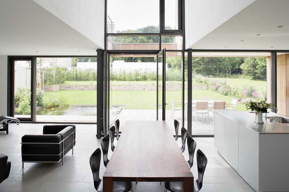 An Elegant Modern House with Open Spaces and Wall Openings in Hagen, Germany by Zamel Krug Architekten (14)
