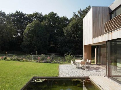 An Elegant Modern House with Open Spaces and Wall Openings in Hagen, Germany by Zamel Krug Architekten (5)