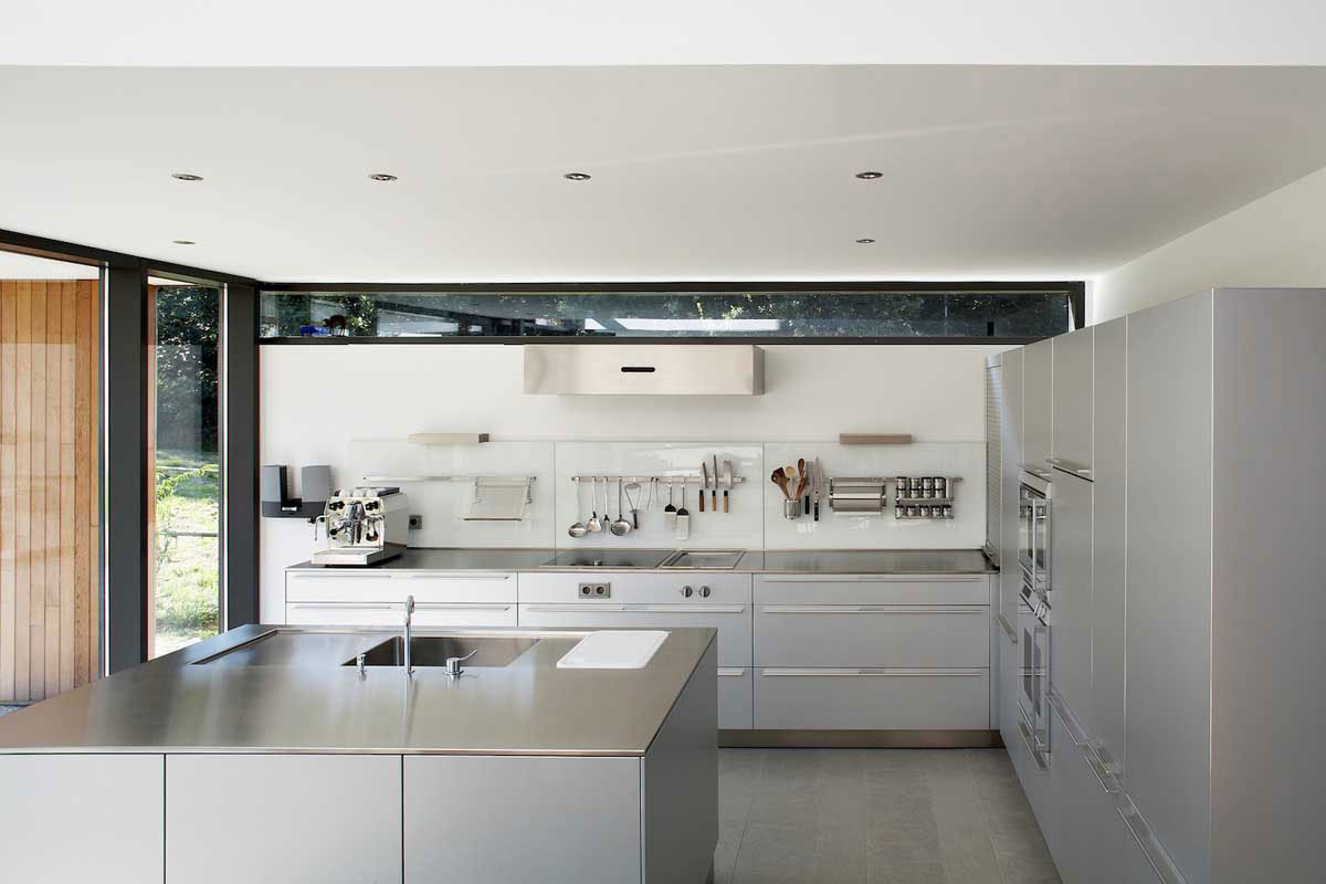 An Elegant Modern House with Open Spaces and Wall Openings in Hagen, Germany by Zamel Krug Architekten (6)