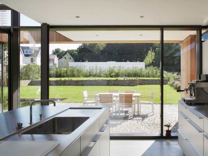 An Elegant Modern House with Open Spaces and Wall Openings in Hagen, Germany by Zamel Krug Architekten (7)