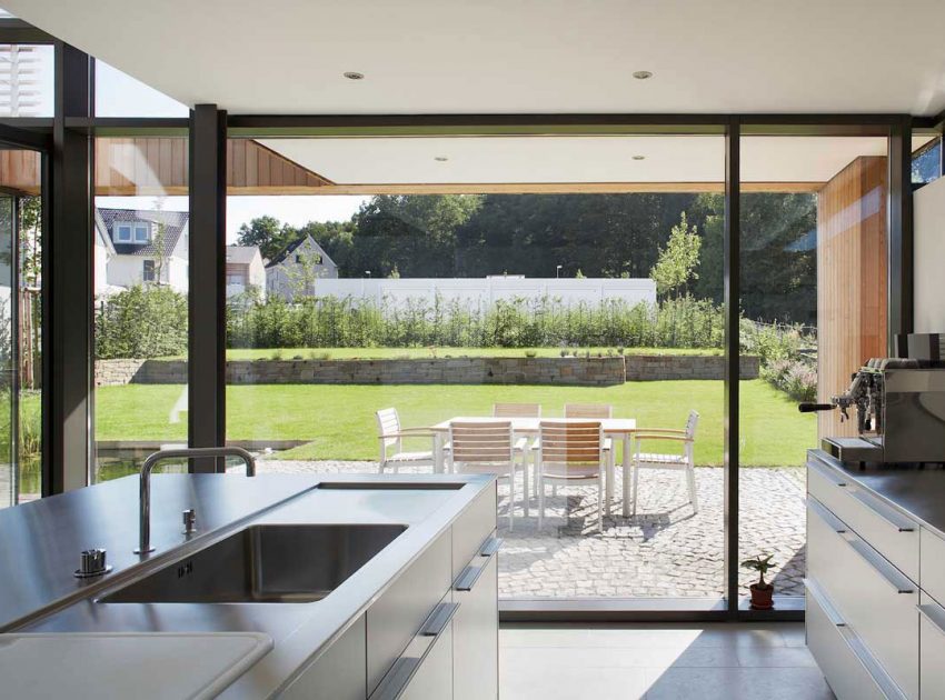 An Elegant Modern House with Open Spaces and Wall Openings in Hagen, Germany by Zamel Krug Architekten (7)