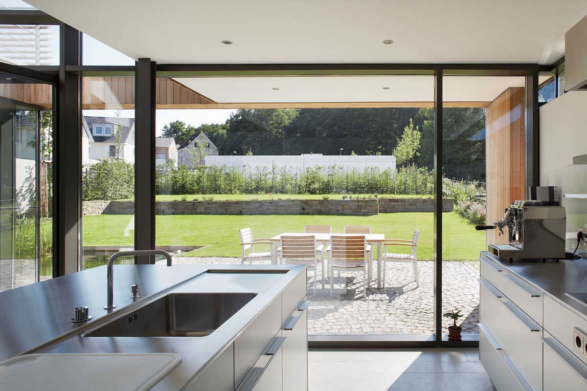 An Elegant Modern House with Open Spaces and Wall Openings in Hagen, Germany by Zamel Krug Architekten (7)