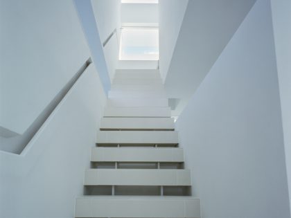 An Elegant Modern Minimalist House with Transparent Garage in Takamatsu by Fujiwaramuro Architects (19)