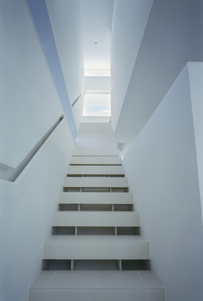 An Elegant Modern Minimalist House with Transparent Garage in Takamatsu by Fujiwaramuro Architects (19)
