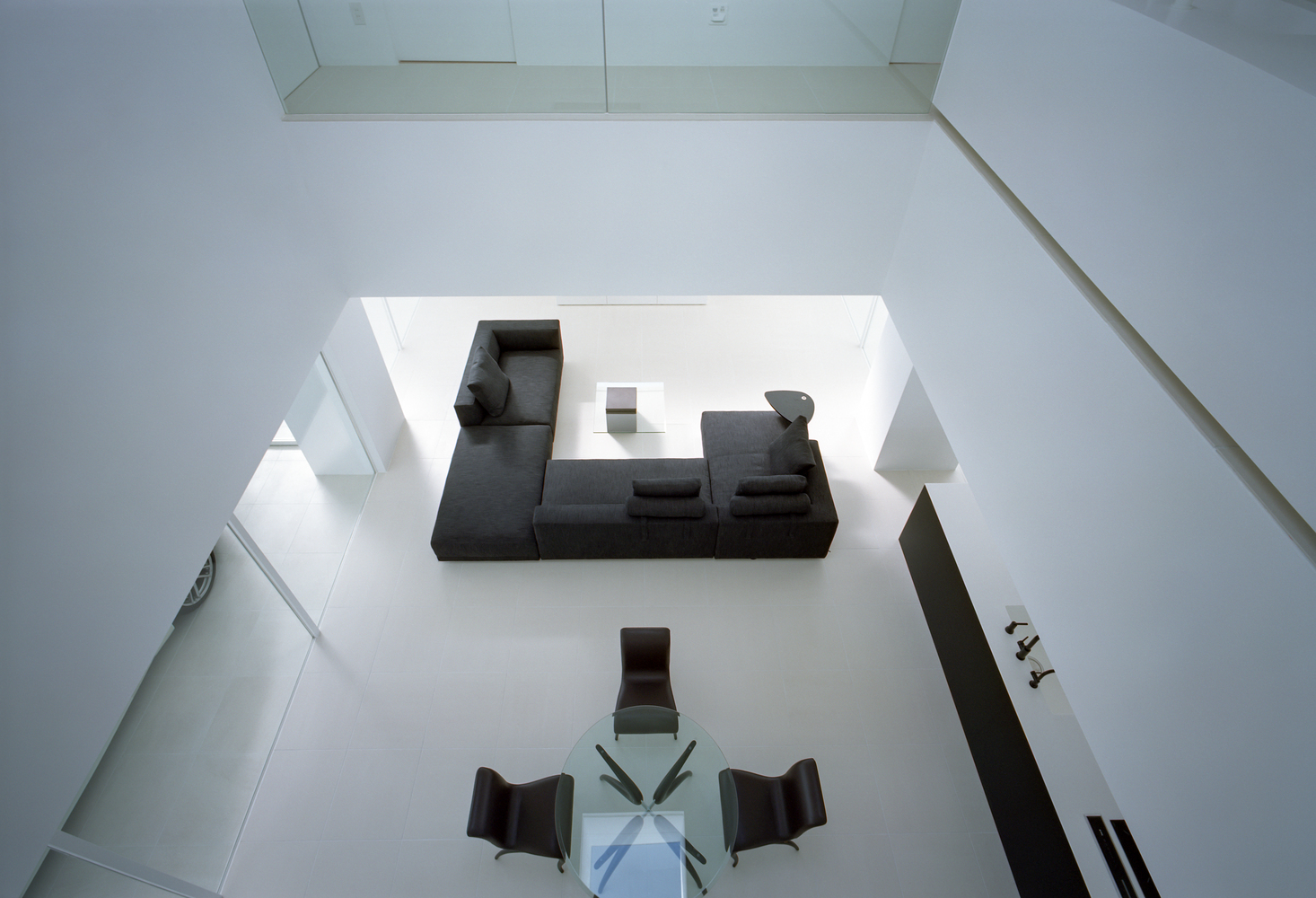 An Elegant Modern Minimalist House with Transparent Garage in Takamatsu by Fujiwaramuro Architects (23)