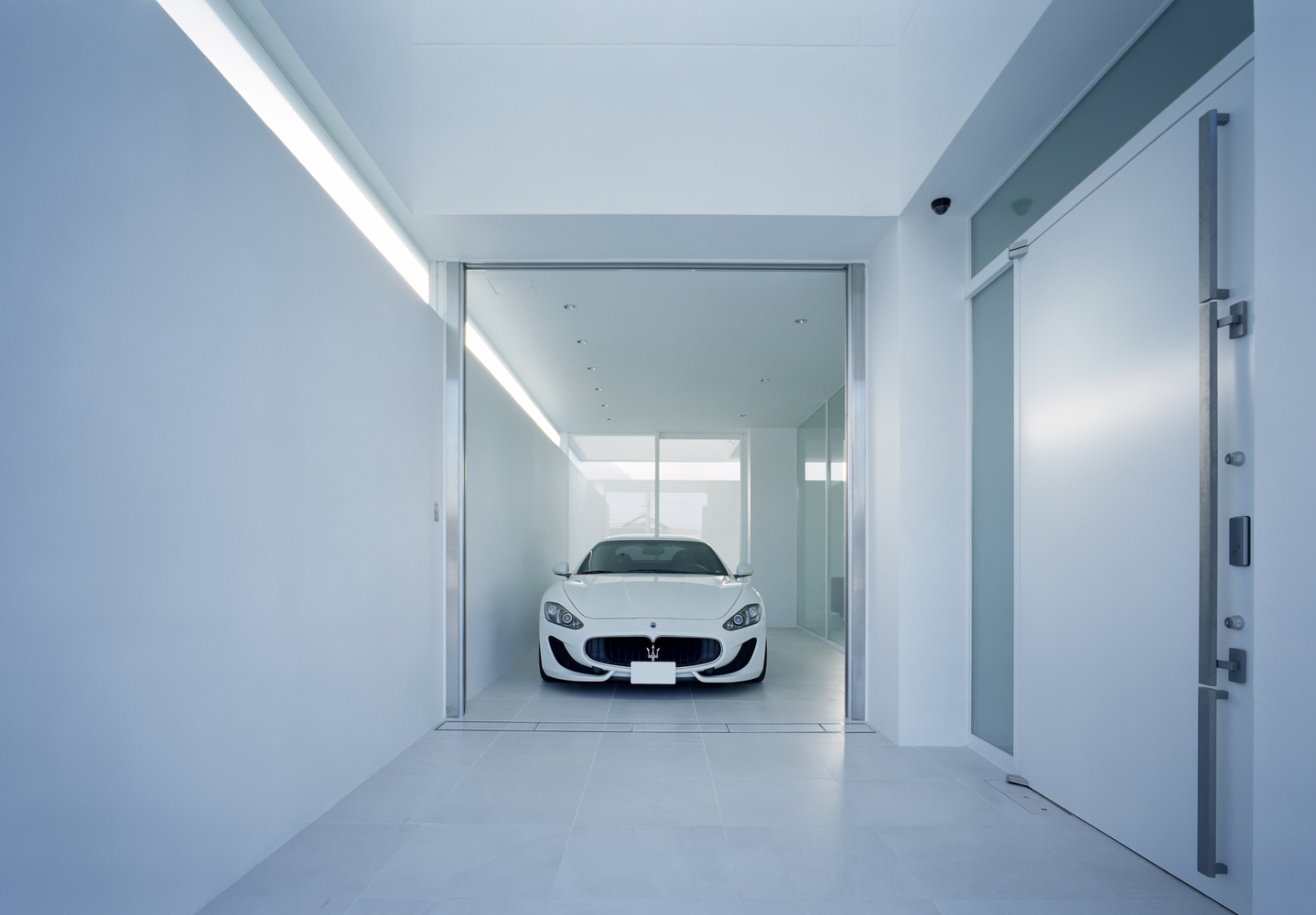 An Elegant Modern Minimalist House with Transparent Garage in Takamatsu by Fujiwaramuro Architects (5)