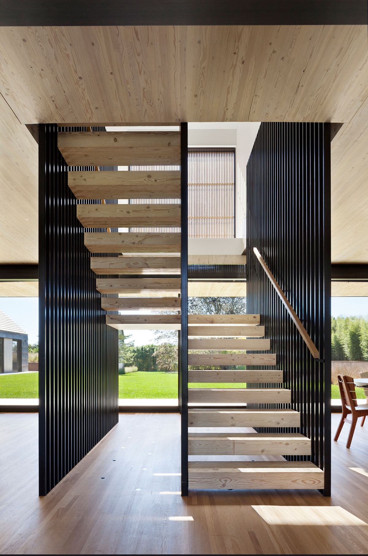 An Elegant Modern Oceanfront Home in Earthy Tones for a Young Couple in East Hampton by Bates Masi Architects (11)