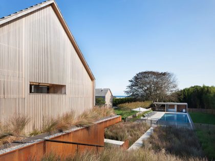 An Elegant Modern Oceanfront Home in Earthy Tones for a Young Couple in East Hampton by Bates Masi Architects (3)