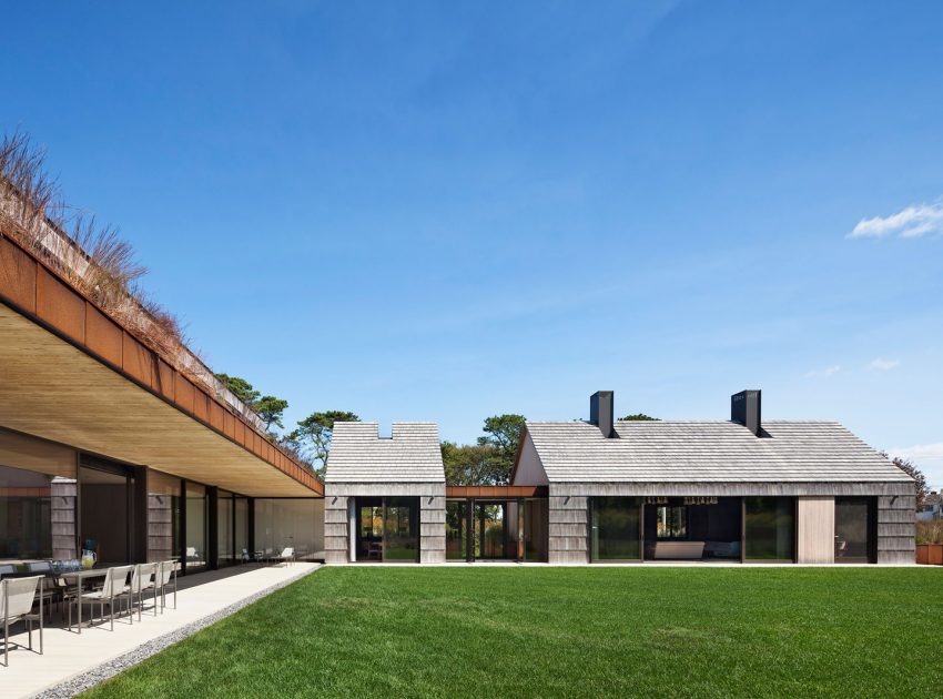 An Elegant Modern Oceanfront Home in Earthy Tones for a Young Couple in East Hampton by Bates Masi Architects (5)